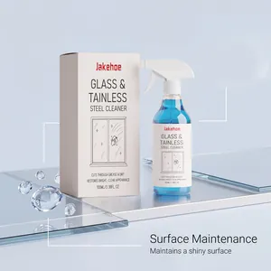 Gros plan du nettoyant vitres et inox JAKEHOE avec emballage sur surface brillante