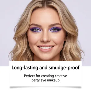 Vue détaillée de l'eye-liner métallique violet longue durée pour maquillage de fête
