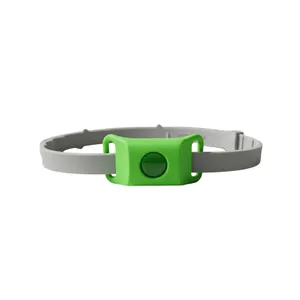 Collier anti-puces réglable gris pour chien avec attache centrale verte de protection