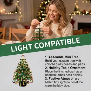 Kit albero di Natale in perline fai-da-te: dettaglio sul montaggio e decorazione.