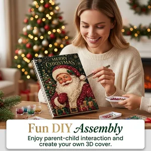 Vrouw maakt een DIY 3D kerstman diamant schilderen notitieboekje cover