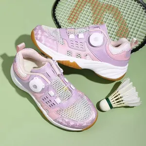 Detailansicht lila atmungsaktive Kinder-Badminton-Schuhe mit Drehverschluss-System