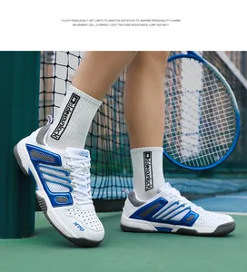 Chaussures de tennis blanches respirantes pour un entraînement sportif intensif sur court