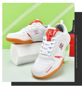 Vue détaillée de chaussures de tennis de table professionnelles avec maille respirante