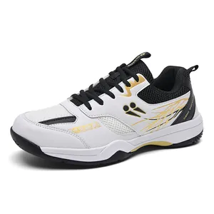 Chaussures de sport respirantes pour le badminton et le tennis en blanc et or