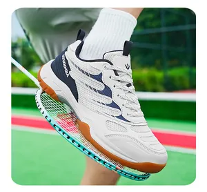 Chaussures de badminton professionnelles avec mesh respirant et semelle antidérapante.