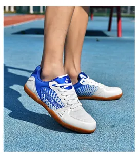 Détail latéral de chaussures de tennis de table professionnelles respirantes bleu et blanc