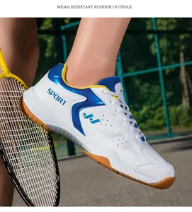 Vue détaillée de chaussures de badminton pro avec semelle en caoutchouc durable