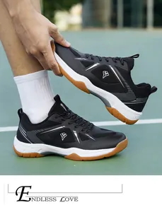 Détail des chaussures de badminton professionnelles noires avec semelle gomme et mesh