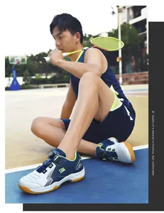 Détail des chaussures de badminton professionnelles pour hommes avec boucle rotative ici