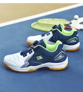 Vue détaillée de chaussures de badminton professionnelles avec boucle rotative