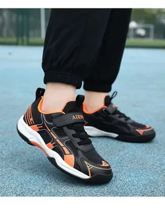 Ademende zwart-oranje badmintonschoenen voor kinderen voor professioneel sportgebruik