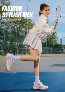 Vista dettagliata delle scarpe da badminton per bambini traspiranti con fibbia rotante