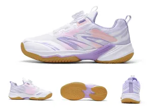 Vista dettagliata delle scarpe da badminton viola per bambini con mesh traspirante