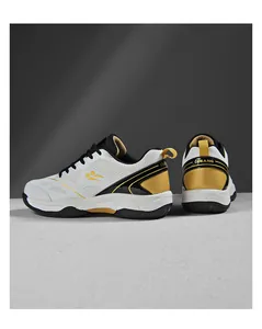Vue détaillée des chaussures de badminton blanc et or avec maille respirante et logo