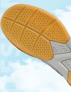 Gedetailleerd overzicht van antislip rubberen zool met honingraatprofiel voor sport