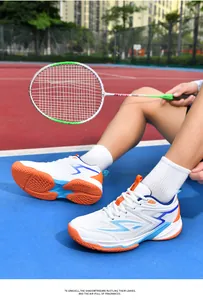 Gros plan de chaussures de volley-ball avec semelle en caoutchouc antidérapante.