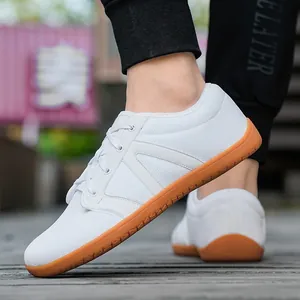 Leichte weiße Outdoor-Barfußschuhe mit breiter Zehenbox und rutschfester Sohle für Damen und Herren