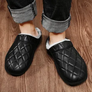Pantoufles d'intérieur noires matelassées avec semelle épaisse et doublure peluche