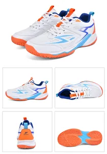 Vue détaillée de chaussures de volley-ball montrant plusieurs angles et la semelle antidérapante.