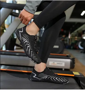 Atmungsaktive schwarze minimalistische Barfuß-Wasserschuhe für Fitness und Schwimmen