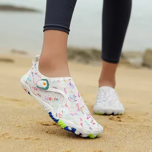 Breathable quick-dry non-slip water shoes for beach swimming and outdoor hiking activities
