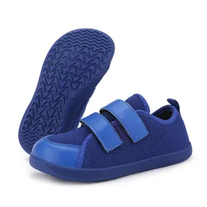 Scarpe barefoot blu traspiranti per bambini con suola antiscivolo e cinturini a strappo