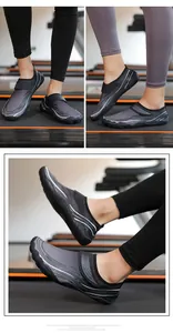 Primo piano di scarpe da scoglio grigie sfumate su un tapis roulant in una palestra.