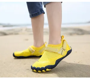 Scarpe da spiaggia gialle per bambini ad asciugatura rapida sulla sabbia traspiranti