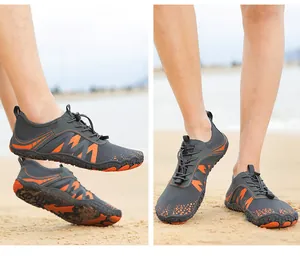 Scarpe da spiaggia grigie e arancioni ad asciugatura rapida per la corsa a piedi nudi