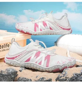 Scarpe da scoglio a asciugatura rapida bianche e rosa per spiaggia e attività outdoor