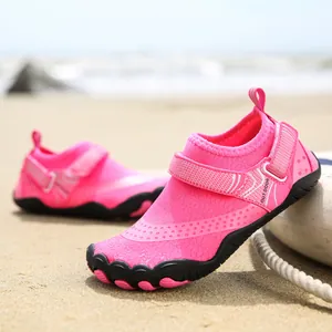 Scarpe da spiaggia rosa per bambini per nuoto, parchi acquatici e attività all'aperto