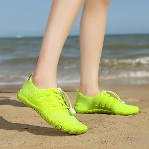 Scarpe da scoglio verde neon traspiranti ad asciugatura rapida per nuoto e mare aperto