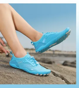 Scarpe da acqua traspiranti ad asciugatura rapida per il trekking sulla spiaggia
