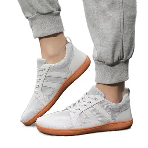 Lightweight men's wide-toe barefoot training shoes with breathable mesh and gum sole