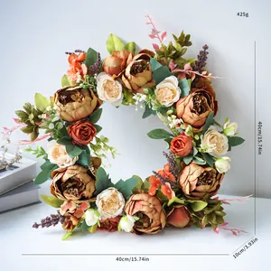 Vista dettagliata della ghirlanda di peonie artificiali da 40cm in caldi toni autunnali