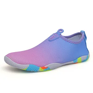 Scarpe da scoglio traspiranti con sfumatura viola e blu per spiaggia e nuoto all'aperto