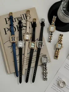 Collezione di orologi quadrati Scottie 9661D con castone in strass e cinturini vari