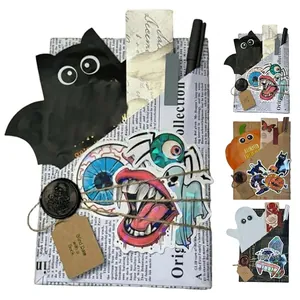 Σετ δώρου Blind Date with a Book με θέμα μάγισσα Halloween με τρομακτικά αυτοκόλλητα