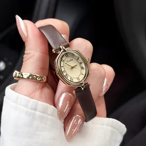 Orologio al Quarzo Donna Retrò Numeri Romani Elegante Cinturino in Pelle Cassa in Lega Vetro Minerale Orologio da Polso Business