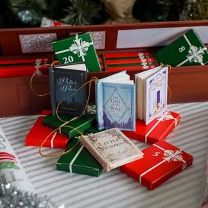 Ornamenti calendario dell'Avvento mini libri con scatole regalo per decorazioni natalizie.