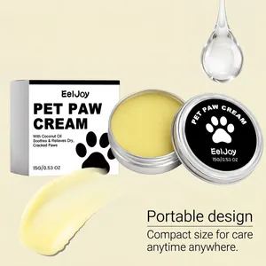 Gros plan du baume pattes EelJoy montrant texture et emballage portable chat chien