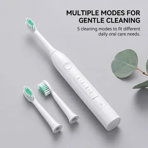 Détail de la brosse à dents électrique blanche avec 5 modes et 3 brossettes.