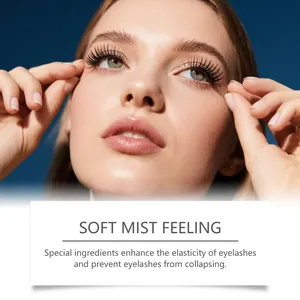 Détail de cils longs et recourbés montrant l'effet liftant et coiffant du mascara.