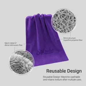 Microestructura y macrodetalle de la toalla de microfibra de poliéster morada