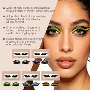 Vue détaillée de faux cils aux couleurs des drapeaux de la Coupe du Monde avec maquillage