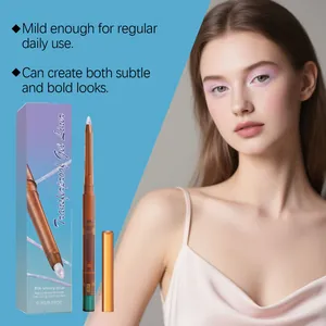 Crayon eye-liner gel bleu argenté avec emballage et mannequin montrant un maquillage
