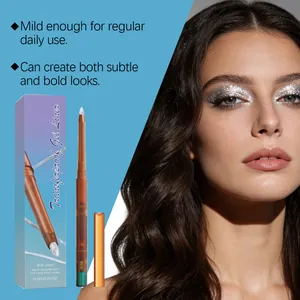 Gros plan sur l'eye-liner gel argenté n° 05 avec emballage et maquillage des yeux du modèle