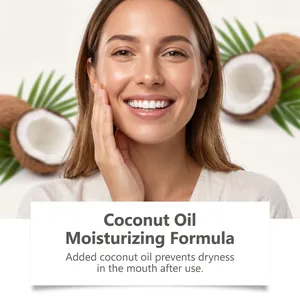 Detalle de tiras blanqueadoras de dientes con aceite de coco para una sonrisa radiante