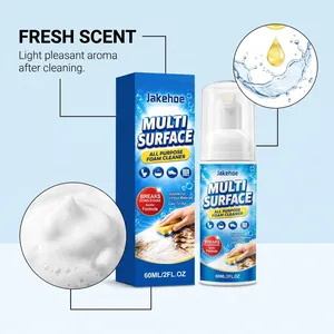 Vue détaillée du nettoyant mousse Jakehoe avec son emballage et sa texture de mousse riche
